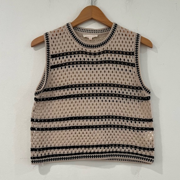 Solitaire Black and Cream Sleeveless Sweater
Crotchet Top M - Picture 3 of 7
